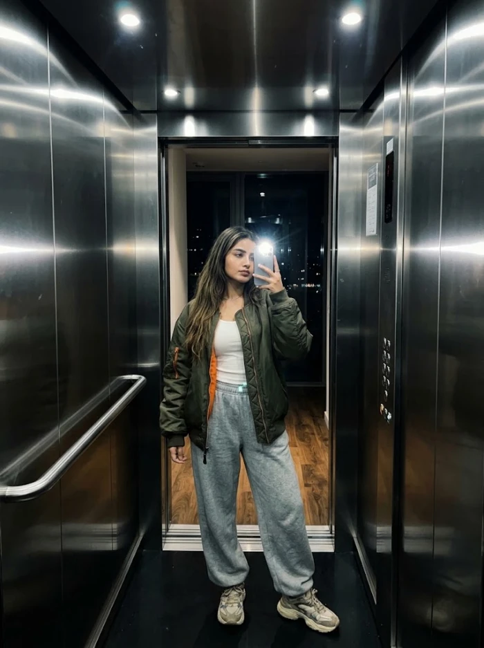 Midnight Elevator Mirror Shot sample