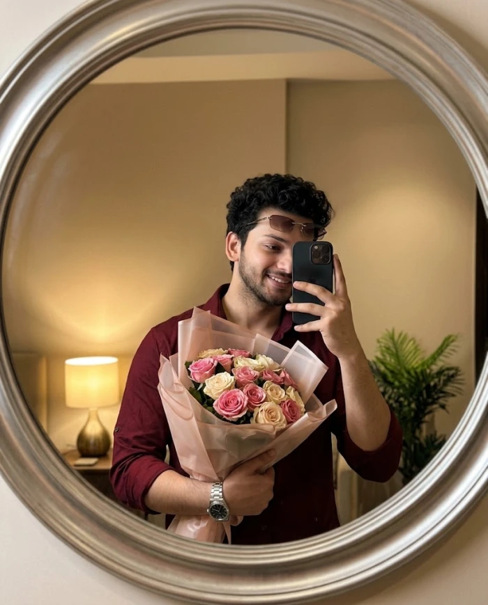Rose Bouquet Mirror Selfie Editorial sample